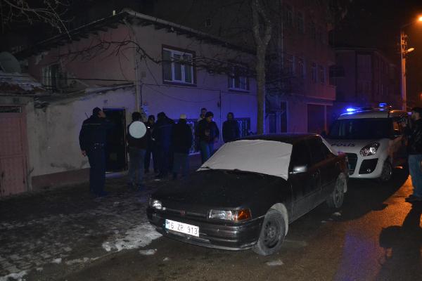 Yemek yapmak isterken tüpün parlaması sonucu yaralandı