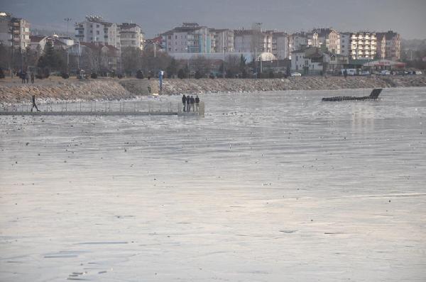 Beyşehir Gölü buz tuttu