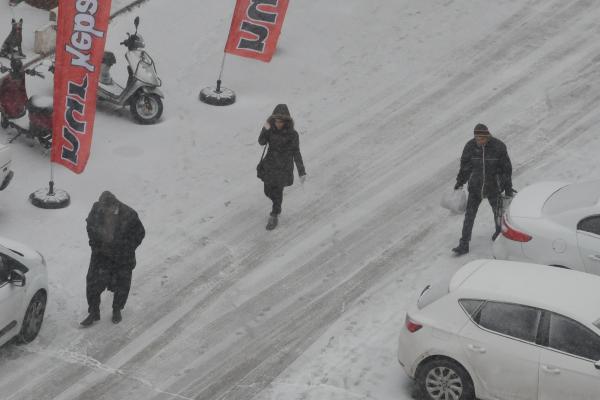 Gaziantep'te kar, hayatı olumsuz etkiliyor