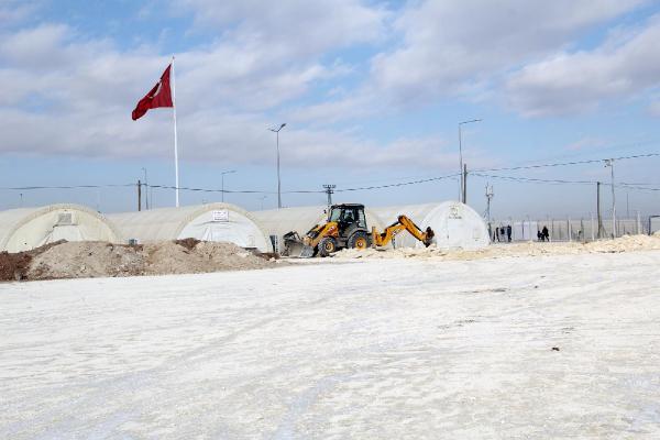 Türkiye'nin en büyük çadır kentine Suriyeliler için prefabrik hastane