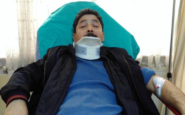 Başına kar kütlesi düşen postacı yaralandı
