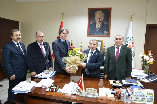 Vurulan belediye başkanı, tedavisi tamamlanıp göreve başladı
