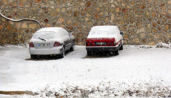Mersin'e kar yağdı