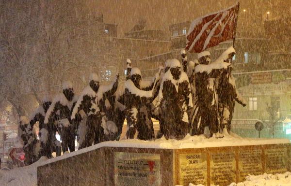 Kahramanmaraş'ta kar esareti