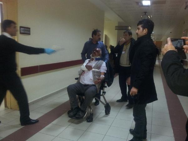 Gerger'de yolcu minibüsü devrildi: 6 yaralı