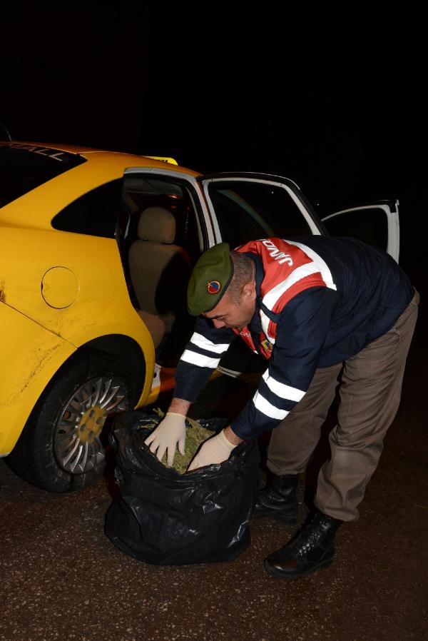 Ticari takside 9 kilo esrar ele geçirildi