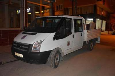 İkinci müdür cezaevi aracıyla kardeşinin lokantasındaki eşyaları taşıdı