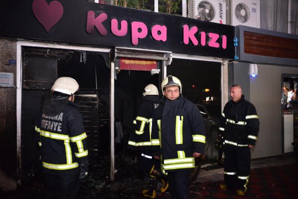 Giyim mağazası kundaklandı