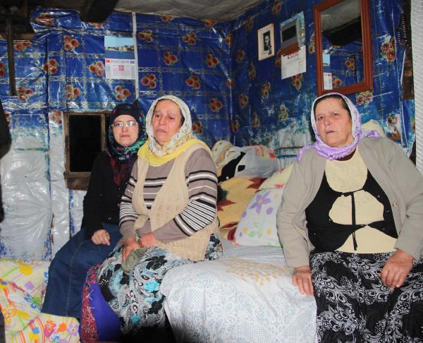 Şehit oğlunun bıraktığı çorabı elinden hiç düşürmedi