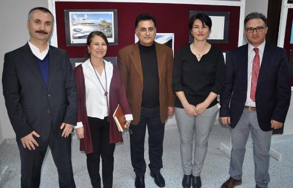 Nöroloji profesöründen karikatür ve fotoğraf sergisi