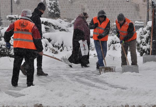Sivas'ta 783 köy yolu ulaşıma kapandı