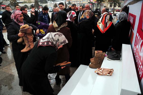 Tokat'ta askıda kıyafet uygulaması