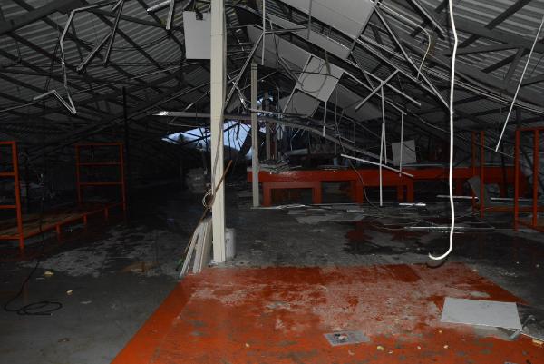 Sinop'ta fabrikaların çatıları kardan çöktü