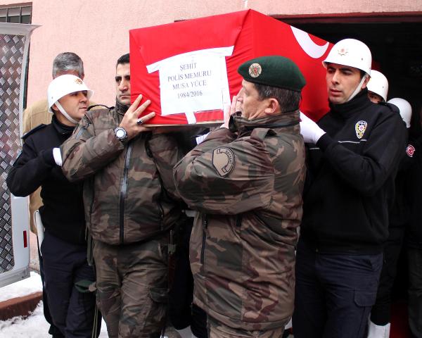 Şehit polis Musa Yüce, Kayseri'de gözyaşlarıyla toprağa verildi
