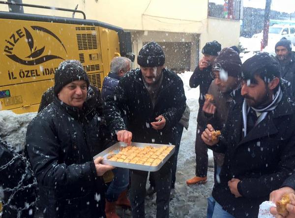 Ak Partili Belediye Başkanı'nın eleştirdiği Vali Yazıcı'dan fotoğraflı cevap