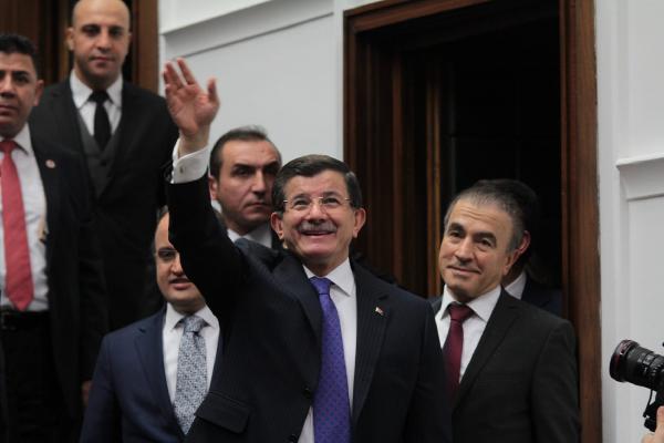 Davutoğlu: Kazılan hendeklerden özyönetim ucubesi çıkmaz