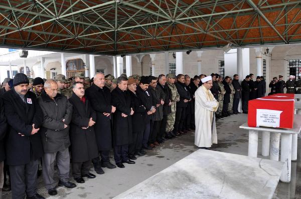 Tabip Albay, izinli geldiği Elazığ'da kalp krizinden öldü