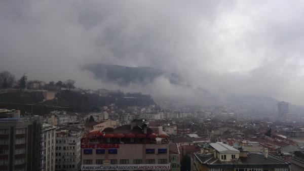 Bursa’da sis, bulutla birleşti