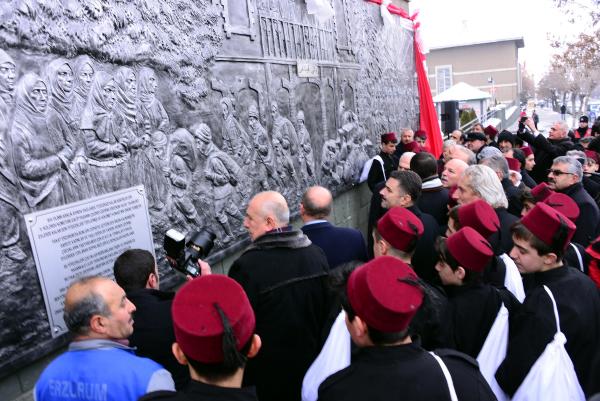 Kahraman Çocuklar Rölyefi Erzurum Lisesi'nin duvarına asıldı