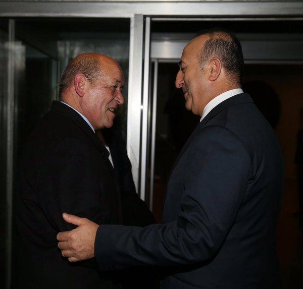 Çavuşoğlu, Fransa Savunma Bakanı Drian ile görüştü