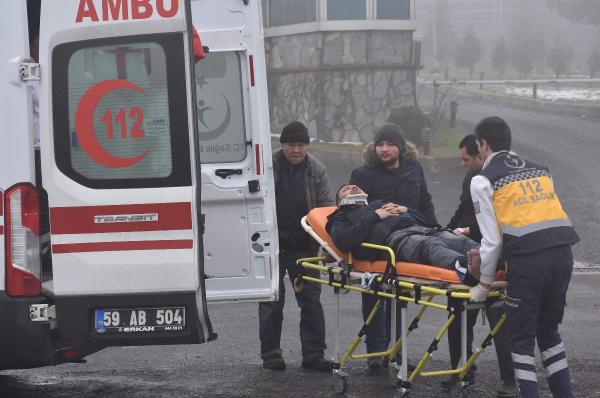 Kamyonet, önünde giden kamyona çarptı: 1 yaralı