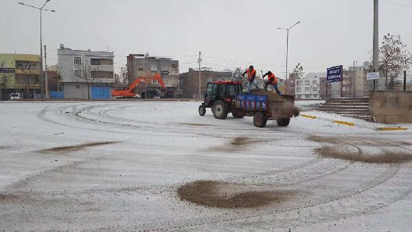 Şanlıurfa'da kar yağışı için 750 ton tuz kullanıldı