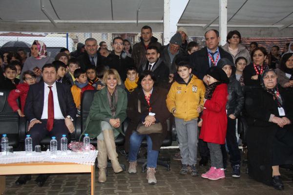 Uşak'ta Gülben Ergen'li anaokulu açılışı