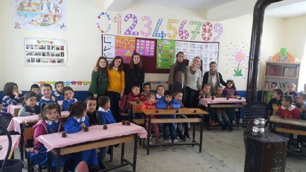 1090 rakımlı köyün çocuklarını sevindirdiler