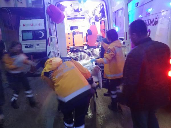 Omzuna astığı tüfek ateş alan genç ağır yaralandı