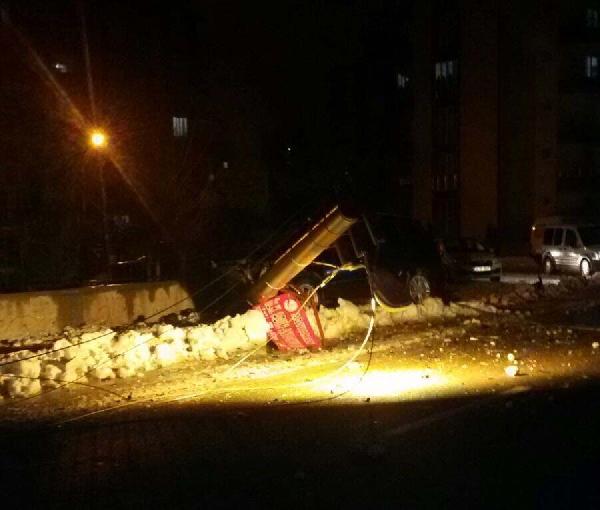 Adıyaman’da otomobil ile hafif ticari araç çarpıştı: 2 yaralı