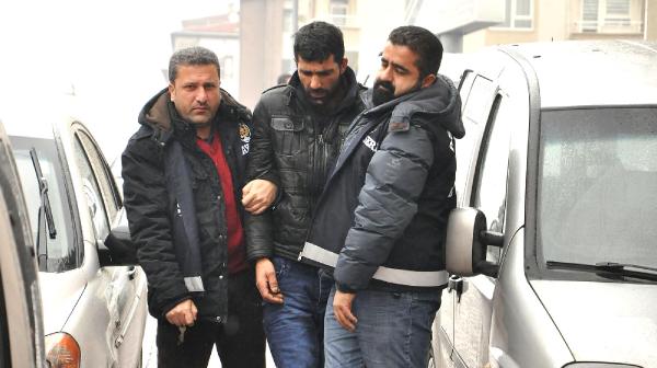 Ev kadınını kandırarak 80 bin lira değerindeki altın ve paralarla kaçmak istedi