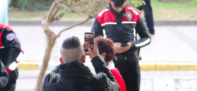 Gurbetçi vatandaş, esnafa bıçak çekti