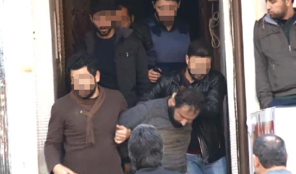 Bağcılar'da soyguncuların saklandığı binaya operayon (2)
