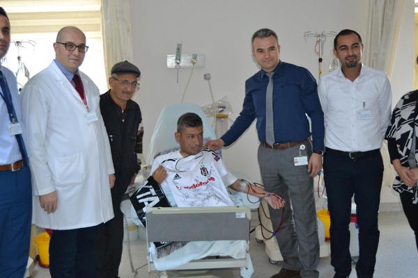 Engelli böbrek hastası Uğur'a, Beşiktaş forması morali