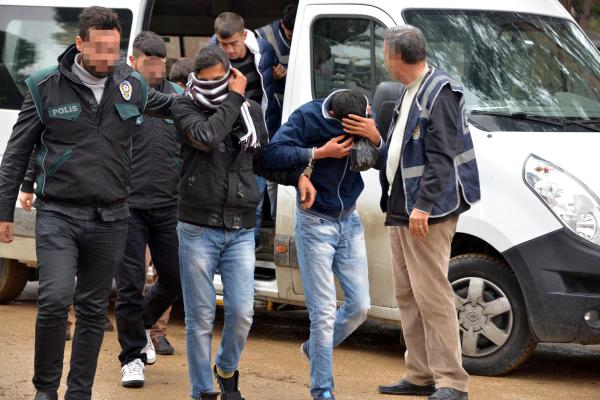 Adana'da 27 'torbacı' tutuklandı