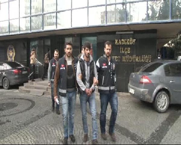 Metrobüs durağındaki 2 şüpheliden 2,5 kilo uyuşturucu çıktı