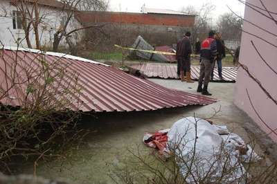 Timsah Arena’nın vinci taksi üzerine devrildi; 1 ölü, 1 yaralı (10)