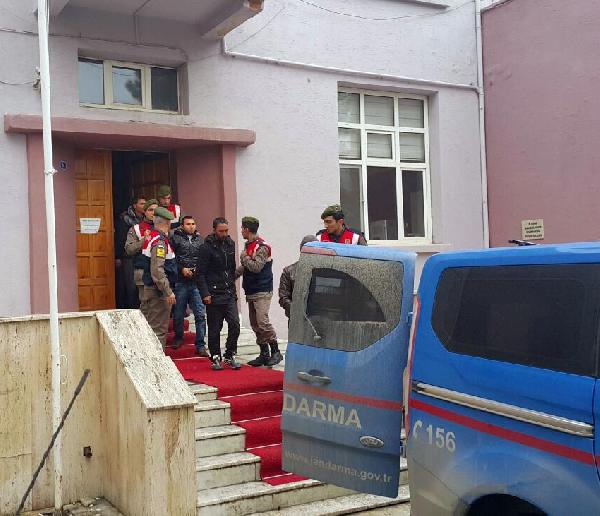 3 kilo esrarla yakalanan 4 kişiden ikisi, 'satacaktık' biri 'içecektik' biri 'haberim yok' dedi