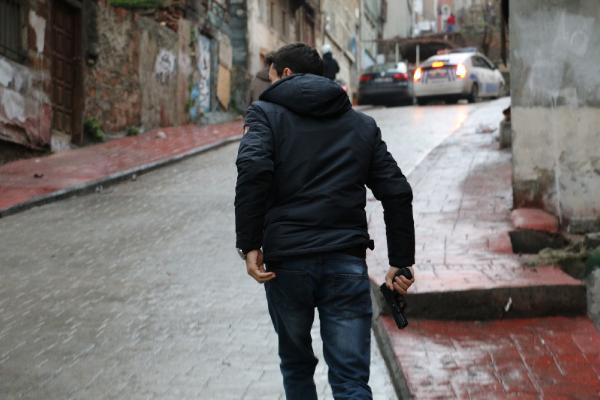 Beyoğlu'nda polise saldırı... (1)