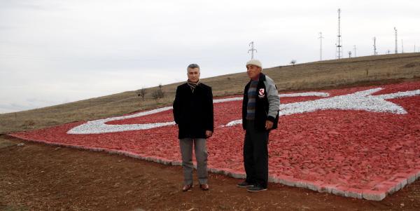 Gençler için 800 metrekarelik Türk bayrağı yapacak