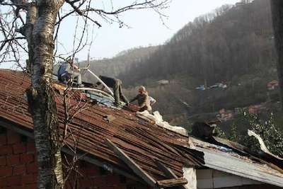 Zonguldak'ta fırtına minare devirdi (2)