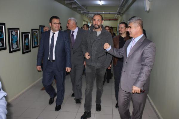 Şampiyon bilardocu çocuk mahkumları cesaretlendirdi