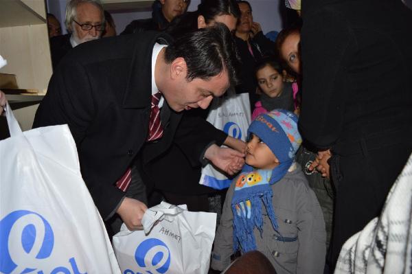 Suriyeli çocuklara giyim ve ayakkabı yardımı