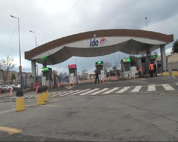 Lodos deniz ulaşımını aksatıyor