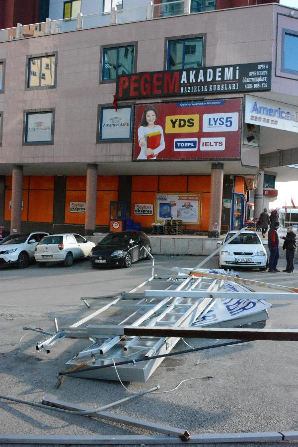 Lodos, Bursa’da saat 75 kilometre hızla esti