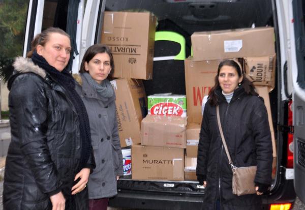 Şınak'ta terörle mücadele eden eşlerine yiyecek gönderdiler