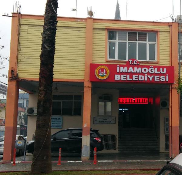 İmamoğlu Belediyesi'ne silahlı saldırı