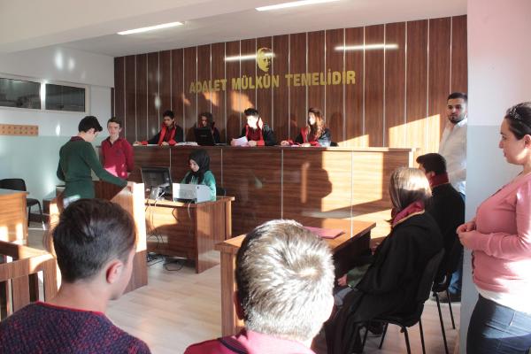 Duruşma salonlu, nezarethaneli meslek lisesi