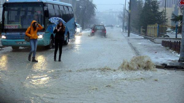 Edirne, yağmura teslim oldu