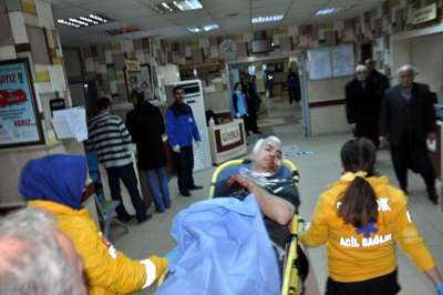 Husumetli akrabalar kavga etti: 2 yaralı